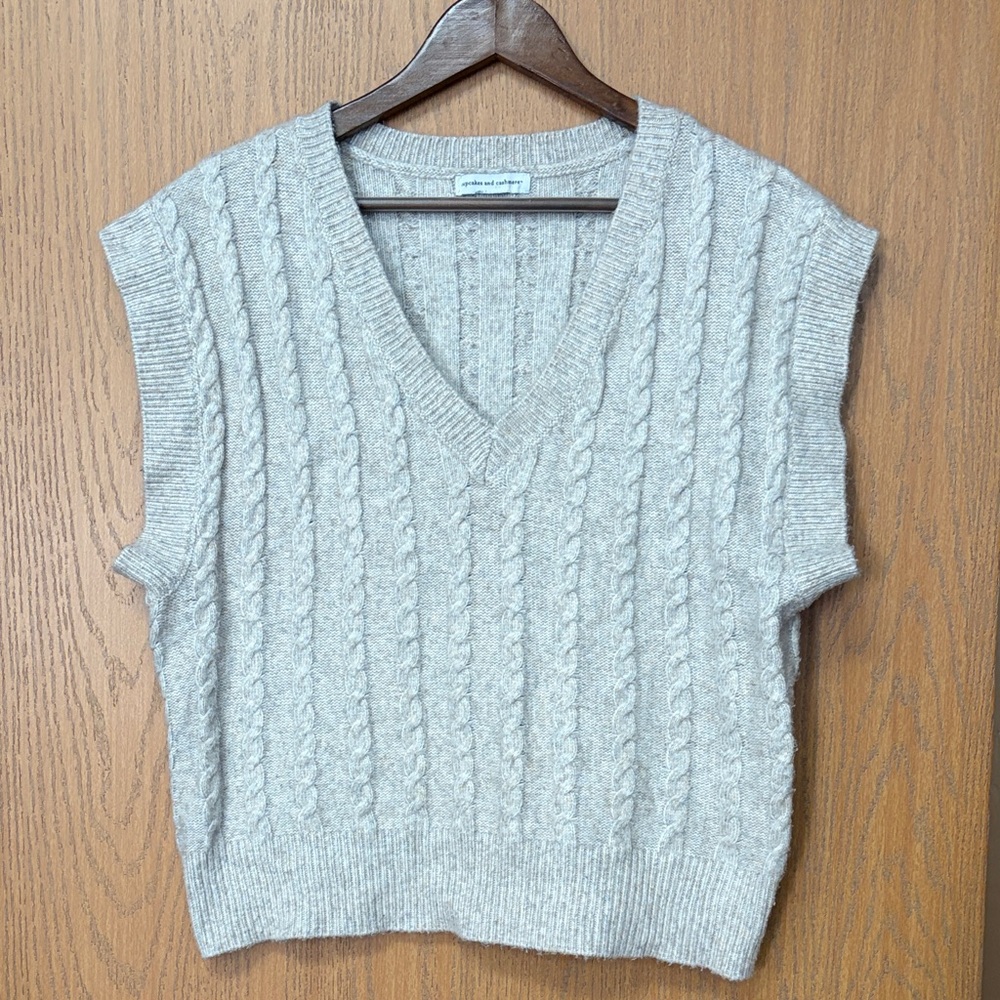 cupcakes & cashmere Neutral Cable Knit V-Neck Sweater Vest